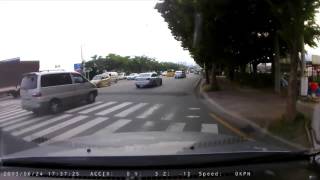 Download lagu [앱스토리몰] 픽스뷰 2채널 블랙박스_전방사고영상 mp3