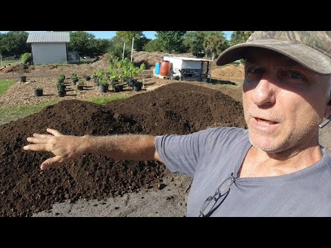 Loading and Transporting Horse Manure (Black Gold) it's Great Organic Compost for your Garden.