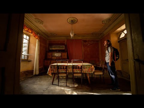 FORGOTTEN IN THE MIDDLE OF NOWHERE, A HUGE ABANDONED VILLA WITH THE DOOR LEFT OPEN