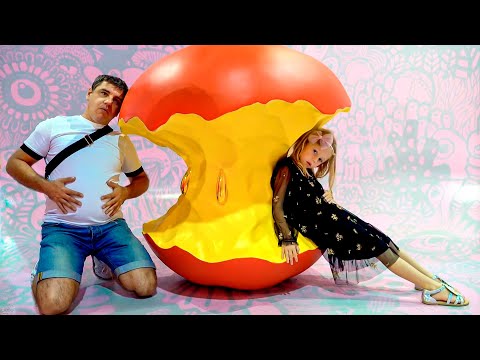 Nastya and Dad in the toy museum and photo competition for kids