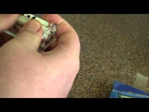 how to use a zig zag cigarette roller