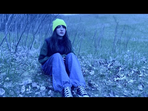 Gabriela Bee - IT GETS OLD (Official Lyric Video)