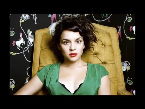 Norah Jones      ♦    ''Change Is Gonna Come''