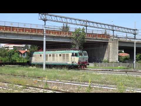 TIGRE E.652 IN TRANSITO VELOCE CON CARRI MERCI A GALLARATE (VA) GIOV. 19 - 7 - 2018