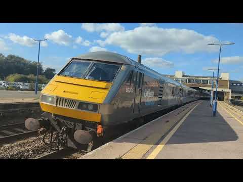 Chiltern railways Class 68 010 and 82301 departs Banbury for Marylebone | September 2023