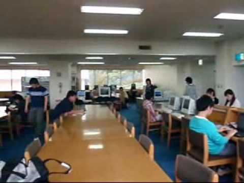 政治経済学科 聖学院大学｜春の昼休み風景（09年5月）