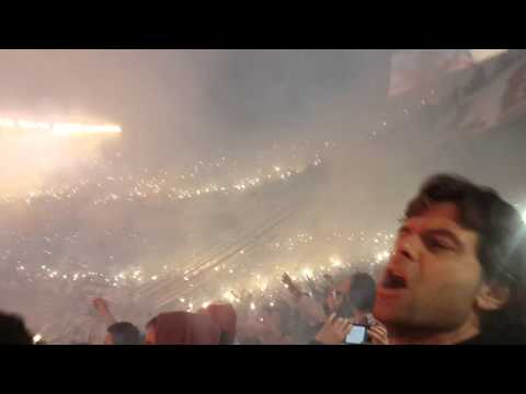 "Recibimiento River Plate vs independiente del valle" Barra: Los Borrachos del Tablón &bull; Club: River Plate &bull; País: Argentina