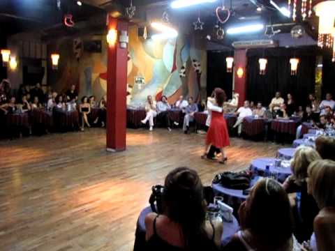  Alicia Pons  and  Claudio Ruberti  are  dancing  to  the  tango  "  Remembranza  "  by  Ricardo Malerba
