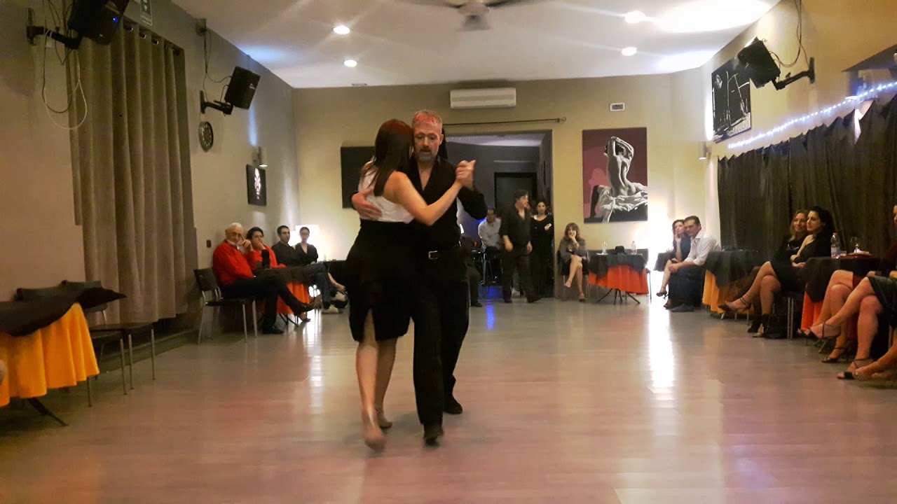Esibizione di Paolo Cioffi e Valentina Giannini in  Milonga Del Recuerdo al Salon Baires
