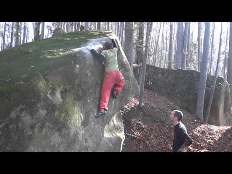 Bouldering Cheile Rasnoavei - traseu pe fata (6B?)