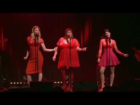 LA PETITE FESSEE DU DIMANCHE SOIR Les coquettes