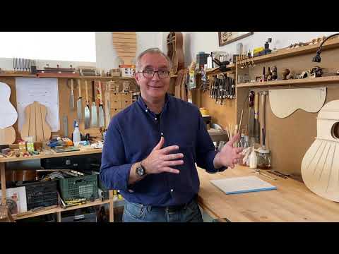 Differences between a classical and a flamenco guitar