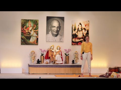 Yogastunde Mittelstufe "Hanuman Fitness Yoga" mit Ramani - Yoga Vidya Live, 16.04.2022, 09:30 Uhr