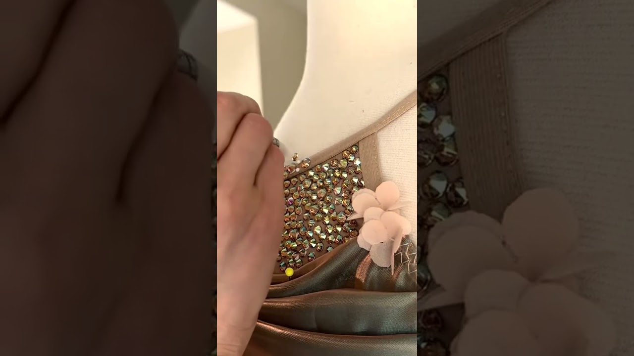 Watch this Discount Dance base transform into a stunning costume!✨😍