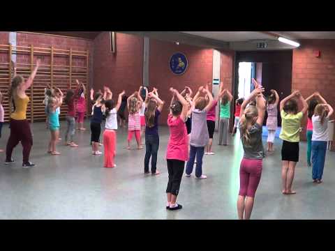 Dans 1e en 2e leerjaar - One Direction - One Way Or Another