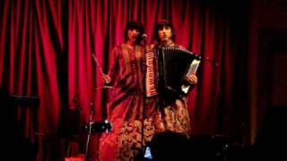 Evelyn Evelyn &#39;Chicken Man&#39; @ Bush Hall, Fri 23rd April &#39;10 (part 1)