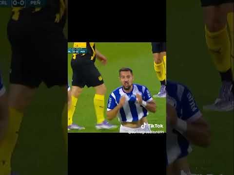 Peñarol le gana a cerro largo (soy de Peñarol y cerro largo es un partido viejo no tan viejo)