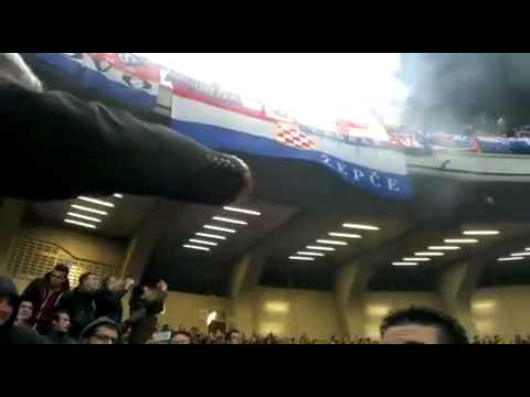 italia 1-1 croazia FUMOGENI IN CAMPO (16-11-14)