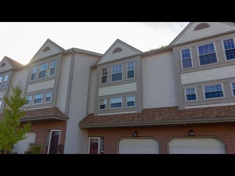 33 Langdon Court, Berlin, CT Presented by Jane Huelsman.