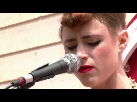Kiesza - Hideaway (live bij Q)