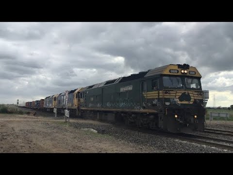 Pacific National 7902V fruit with G520 BL30 BL27 at Gheringhap heading to Melbourne 30/9/2022