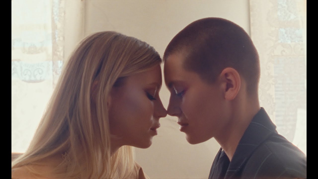 Anabel Englund — Float