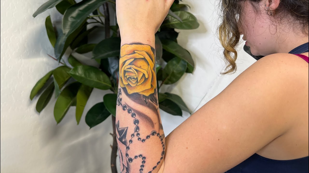 Rose tattoo - yellow rose live - tattooing a rose
