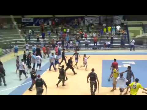 Pancadaria no jogo entre Constelação e Vivaz