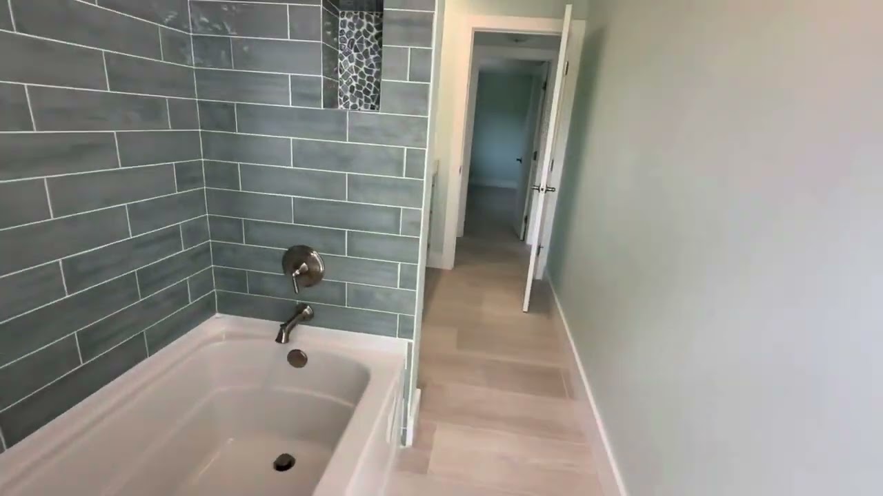 FEATURED PROPERTY thumbnail