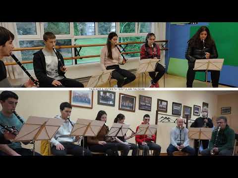 "TXALKOR eta ANTXIETA" txistulari taldeetako gazteak