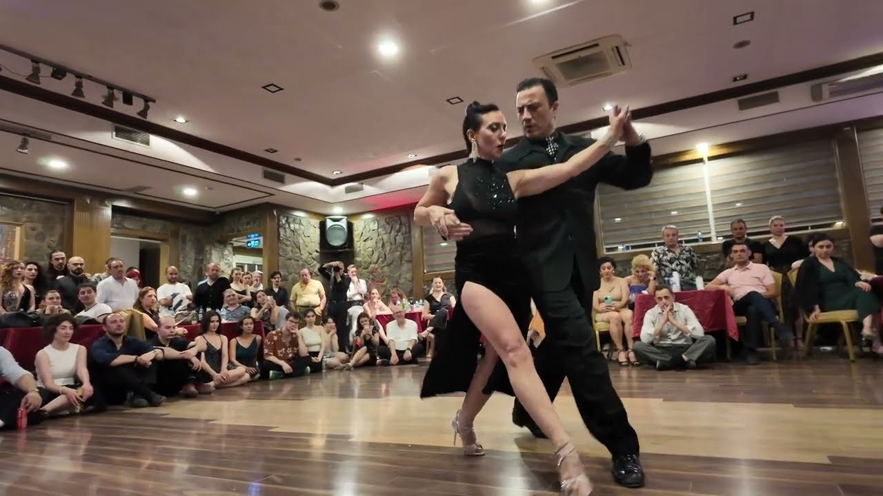 Leandro Oliver & Ileana Imbroglio, Gallo Ciego/Video 2/4