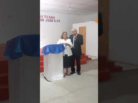 nuestros amados pastores Lauro y Carmen Enriquez Aniversario  iglesia de taco pozo Chaco.