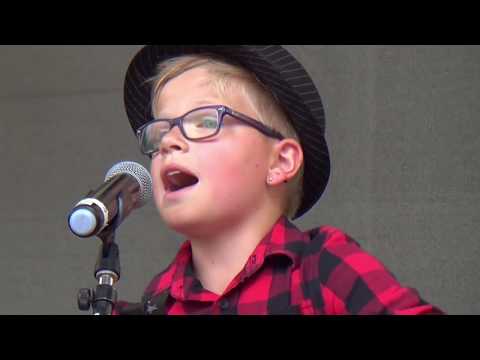 Nils Vandeven (Voice Kids) singt Kling Klang von der Gruppe Keimzeit auf dem Bürgerfest