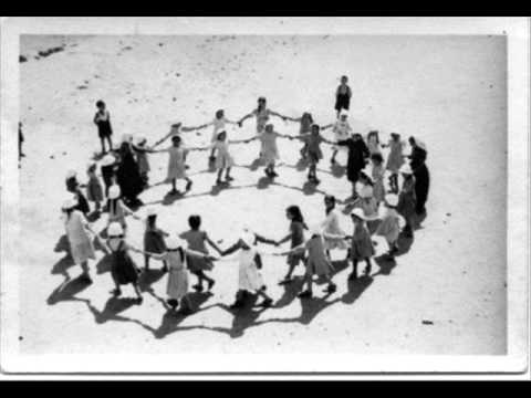 download lagu mp3 mp4 Girotondo De Andrè, download lagu Girotondo De Andrè gratis, unduh video klip Girotondo De Andrè