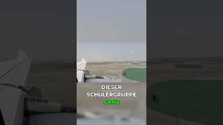 Hoffnungen und Zukunftspläne: Schülergruppe vor dem Start