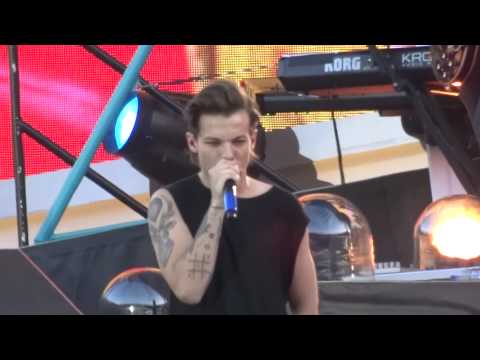 Strong - One Direction live @ Brussels 13/06/2015