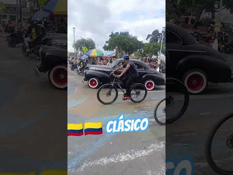 ¿Listo para viajar en el tiempo?  Clásicos en Soacha: ¡Desfile que detiene la ciudad!
