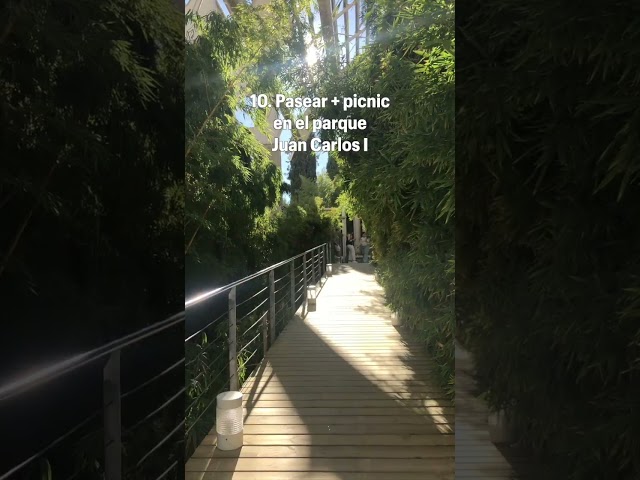 Vídeo relacionado con BANDERA REAL DE ESPAÑA. JUAN CARLOS I. CALIDAD RASO PREMIUM. TAMAÑO GRANDE 150X90