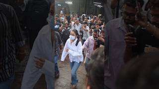 Shehnaaz Gill emotional at last rites of #shefalijariwala #shorts #shehnaazgill