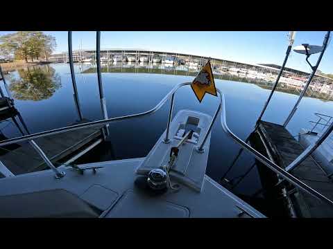 Mainship 350-TRAWLER video