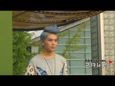 120811 music core niel mini birthday party by Rickya.com