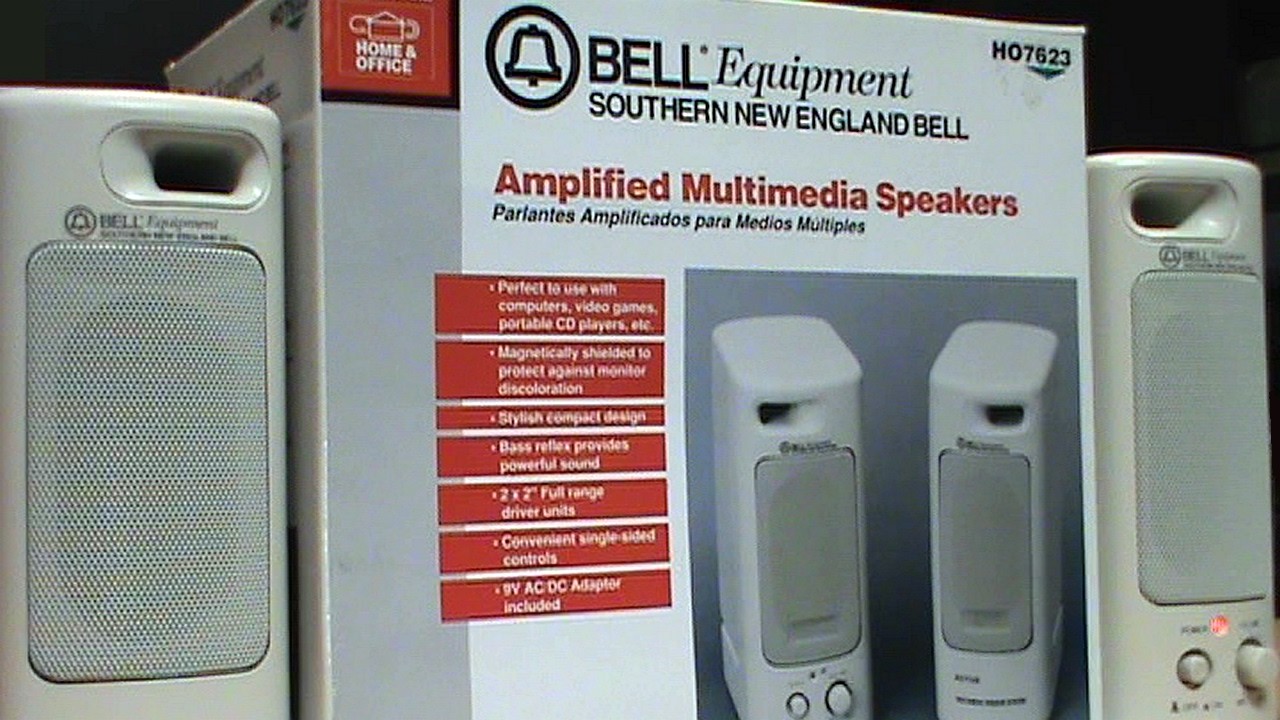 Computer speakers from the phone company? - 1995 Bell Equipment Amplified Multimedia Speakers