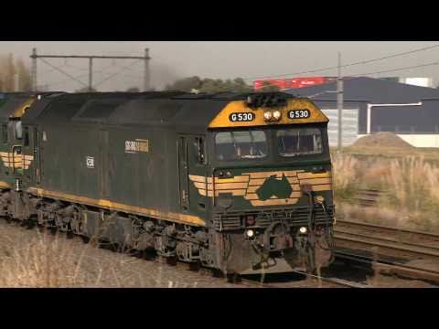 Pacific National "G class" locomotives with freight train in Melbourne - PoathTV