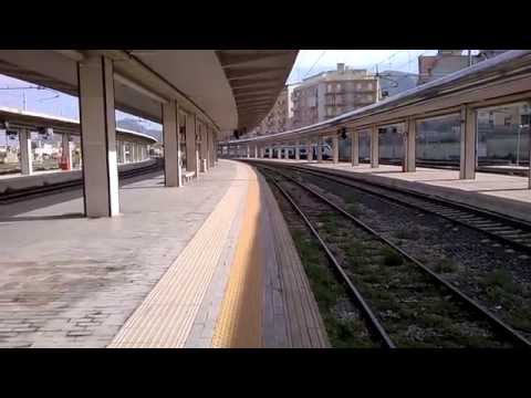 Plecarea unui tren regional din gara centrală Palermo (2)