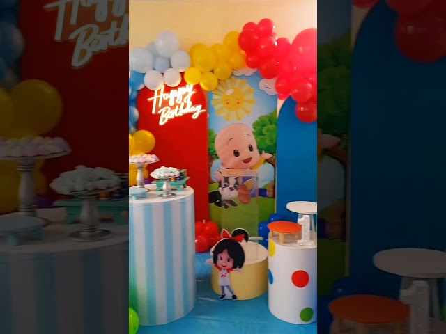 Vídeo relacionado con Decoraciones de fiesta de tren, incluye pancartas de feliz cumpleaños, adornos para tartas, fondo de cumpleaños, pegatinas de tren, globos, piezas centrales de panal, para suministros de fiesta de