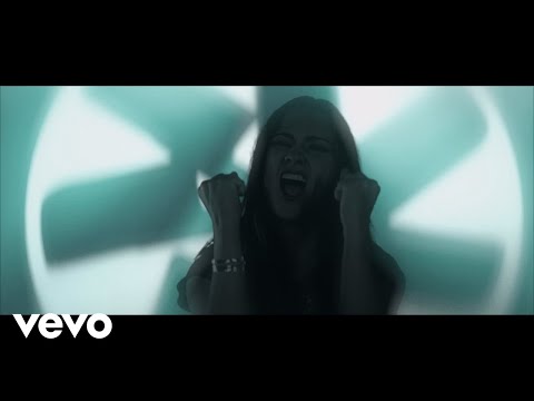 Major Moment - Staged