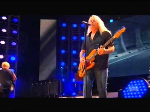 REO Speedwagon - Back on the Road Again (Live - 2010)