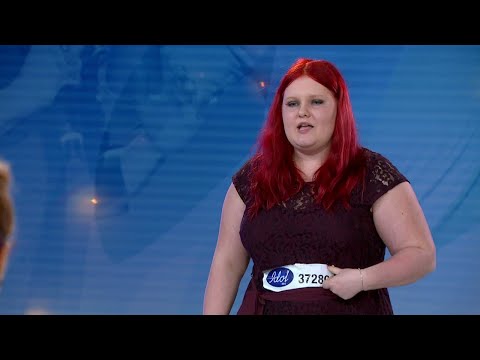 Ida Pettersson framför nationalsången i Idol 2017 - Idol Sverige (TV4)