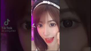 口から何か出してるけど糸引いてる