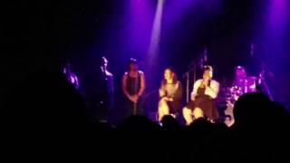 Amber Riley and Jordin Sparks live The Christmas Song / Chestnuts Roasting On An Open Fire
